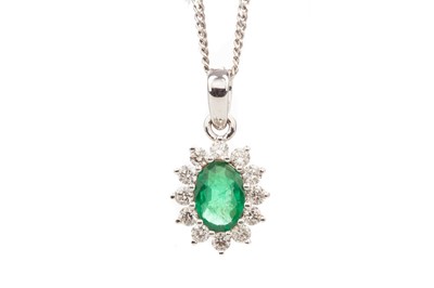 Lot 656 - AN EMERALD AND DIAMOND PENDANT