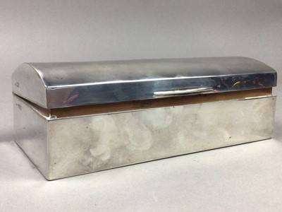 Lot 528 - A SILVER CIGARETTE CASKET