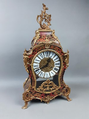 Lot 516 - A REPRODUCTION BRASS FAUX TORTOISESHELL MANTEL CLOCK