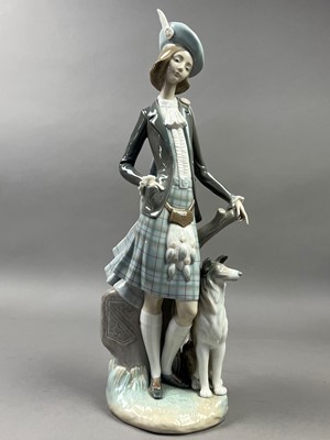 Lot 568 - A LLADRO FIGURE OF A FEMALE