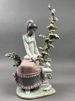 Lot 569 - A LLADRO FIGURE OF A FEMALE