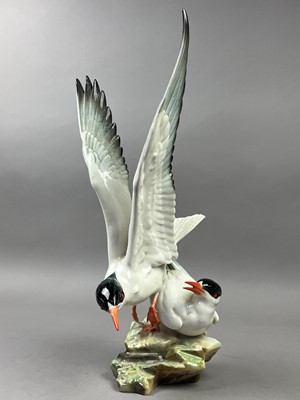 Lot 572 - A GERMAN PORCELAIN FIGURE OF TWO BIRDS AND OTHER CERAMICS