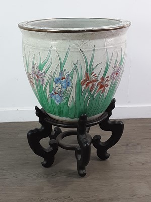 Lot 590 - A CHINESE FISH BOWL ON STAND