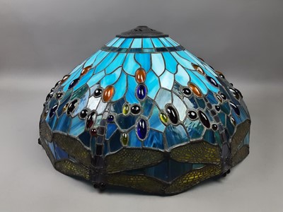 Lot 612 - A TIFFANY STYLE SHADE