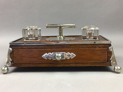 Lot 552 - AN EARLY 20TH CENTURY OAK DESK INKSTAND