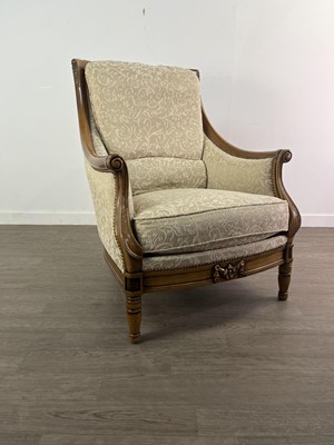 Lot 574 - AN UPHOLSTERED TUB ARMCHAIR