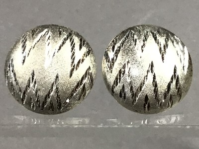 Lot 626 - A GROUP OF SILVER AND OTHER EARRINGS