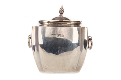 Lot 225 - A VICTORIAN SILVER TEA CADDY