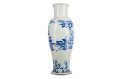 Lot 1355 - A LARGE CHINESE BLUE AND WHITE VASE