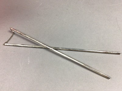 Lot 648 - A PAIR OF CHINESE SILVER CHOPSTICKS AND OTHER ITEMS