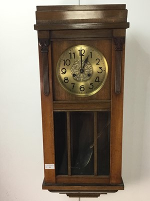 Lot 425 - AN EARLY 20TH CENTURY MAHOGANY WALL CLOCK