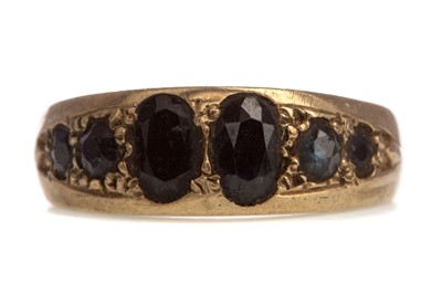 Lot 468 - A SAPPHIRE RING