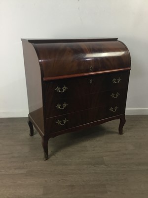 Lot 127 - A REPRODUCTION MAHOGANY BUREAU