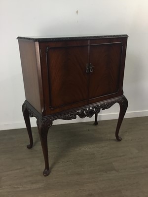 Lot 118 - A MAHOGANY COCKTAIL CABINET