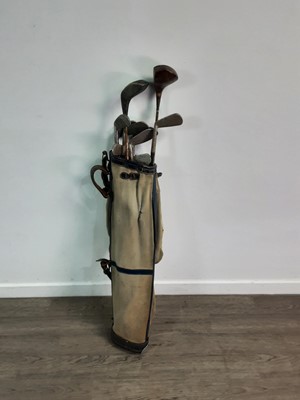 Lot 206 - A SET OF VINTAGE GOLF CLUBS AND BAG