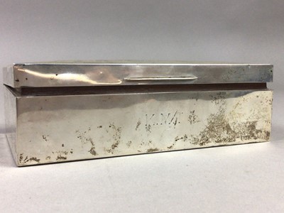 Lot 153 - A SILVER CIGARETTE BOX