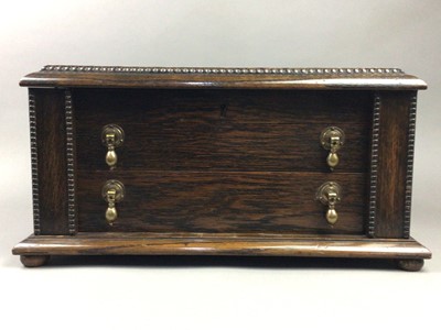 Lot 176 - AN EARLY 20TH CENTURY OAK TABLE TOP CANTEEN