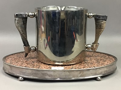 Lot 31 - A GRANITE AND SILVER PLATED SERVING BOARD, ALONG WITH AN ICE BUCKET