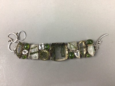 Lot 57 - A LARGE SILVER AND DENDRITIC AGATE BRACELET