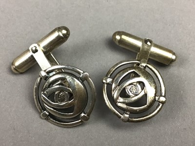Lot 62 - A PAIR OF SILVER CUFFLINKS BY MALCOLM GREY
