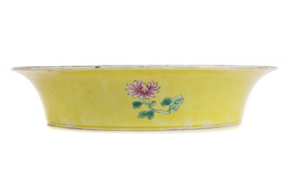 Lot 1371 - A CHINESE DAYAZHAI-TYPE SHALLOW BOWL