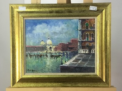 Lot 10 - AN OIL ON BOARD DEPICTING A SCENE FROM VENICE