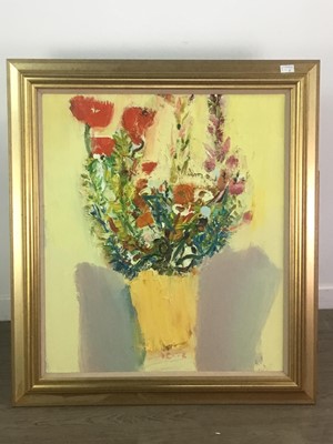 Lot 10 - AN OIL ON BOARD DEPICTING A SCENE FROM VENICE