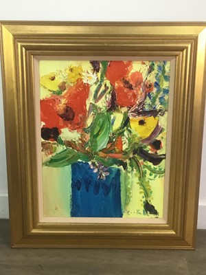 Lot 10 - AN OIL ON BOARD DEPICTING A SCENE FROM VENICE