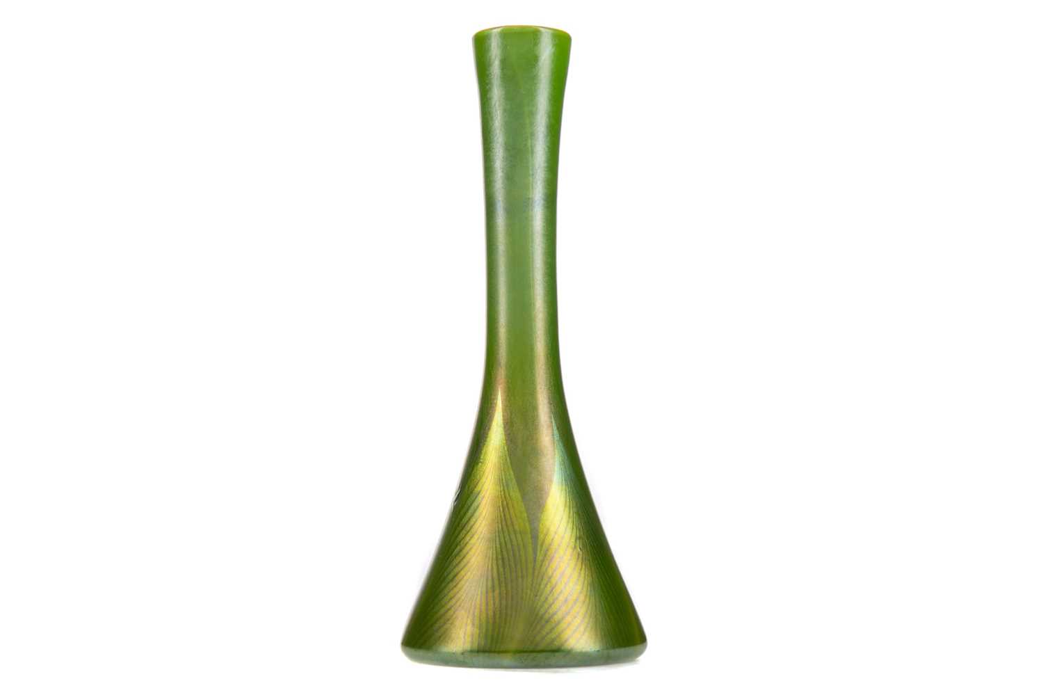 Lot 538 - LOUIS COMFORT TIFFANY (AMERICAN 1848-1933), AN ART NOUVEAU IRIDESCENT FAVRILE GLASS VASE