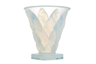 Lot 557 - A FRENCH ART DECO OPALESCENT GLASS POISSONS VASE BY SABINO