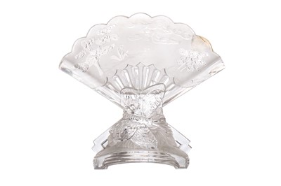 Lot 559 - A FRENCH PRESS MOULDED GLASS FAN CENTREPIECE BY BACCARAT