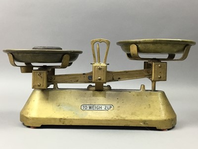 Lot 216 - A SET OF SCALES WITH WEIGHTS, BINOCULARS AND OTHER OBJECTS