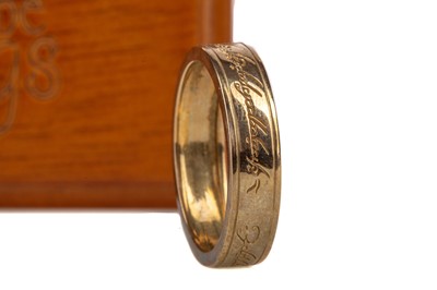 Lot 947 - THE LORD OF THE RINGS 'THE RING OF POWER' IN NINE CARAT GOLD BY DANBURY MINT
