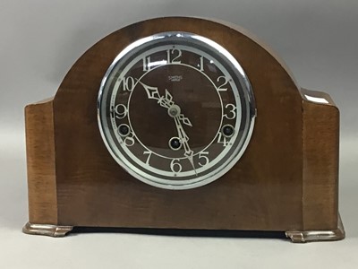 Lot 297 - AN EARLY 20TH CENTURY SMITHS MAHOGANY MANTEL CLOCK