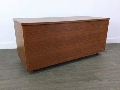 Lot 3 - A MID-CENTURY TEAK BLANKET CHEST BY LEGATE FURNITURE OF SCOTLAND