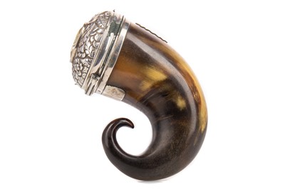 Lot 774 - A VICTORIAN HORN SNUFF MULL