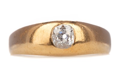 Lot 494 - A DIAMOND SOLITAIRE RING