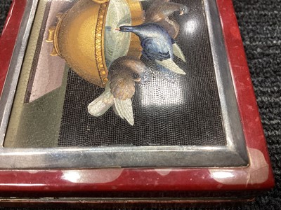 Lot 41 - AN EARLY 19TH CENTURY ITALIAN GRAND TOUR MICROMOSAIC SNUFF BOX
