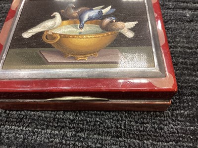 Lot 41 - AN EARLY 19TH CENTURY ITALIAN GRAND TOUR MICROMOSAIC SNUFF BOX