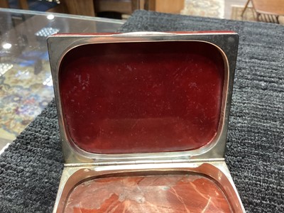 Lot 41 - AN EARLY 19TH CENTURY ITALIAN GRAND TOUR MICROMOSAIC SNUFF BOX