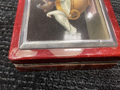 Lot 41 - AN EARLY 19TH CENTURY ITALIAN GRAND TOUR MICROMOSAIC SNUFF BOX