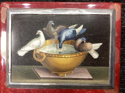 Lot 41 - AN EARLY 19TH CENTURY ITALIAN GRAND TOUR MICROMOSAIC SNUFF BOX