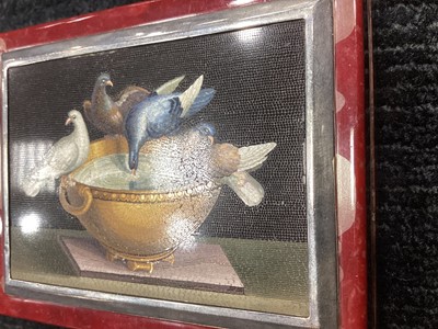 Lot 41 - AN EARLY 19TH CENTURY ITALIAN GRAND TOUR MICROMOSAIC SNUFF BOX