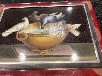 Lot 41 - AN EARLY 19TH CENTURY ITALIAN GRAND TOUR MICROMOSAIC SNUFF BOX