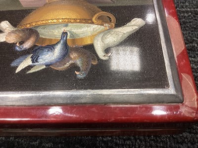 Lot 41 - AN EARLY 19TH CENTURY ITALIAN GRAND TOUR MICROMOSAIC SNUFF BOX