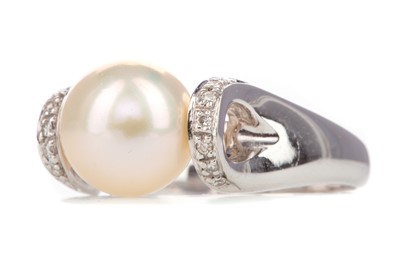 Lot 498 - A PEARL AND DIAMOND RING