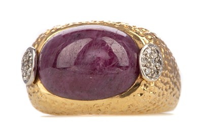 Lot 500 - A RUBY  AND DIAMOND RING
