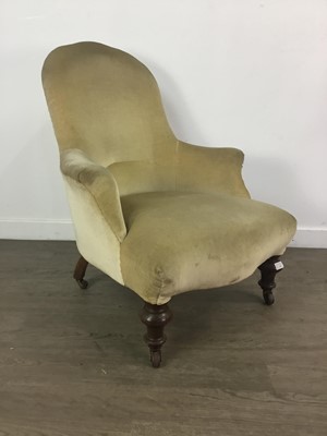 Lot 333 - AN EARLY 20TH CENTURY UPHOLSTERED NURSING CHAIR