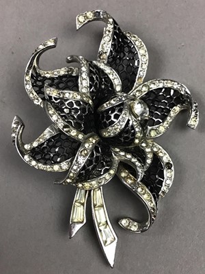 Lot 354 - A VINTAGE BOUCHER BROOCH AND OTHER JEWELLERY