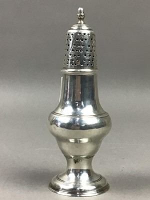 Lot 357 - A GEORGIAN SILVER SUGAR CASTER